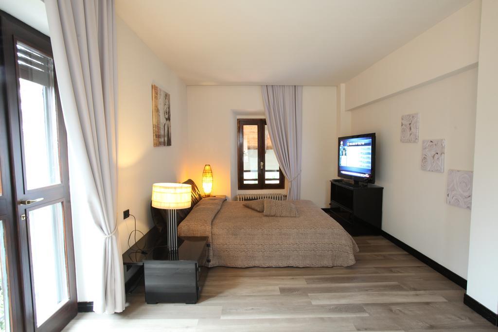 Il Castello B&B Varallo Pombia Екстериор снимка